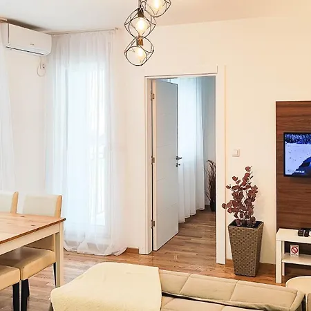 Apartment Filinhome Metodija 2 *